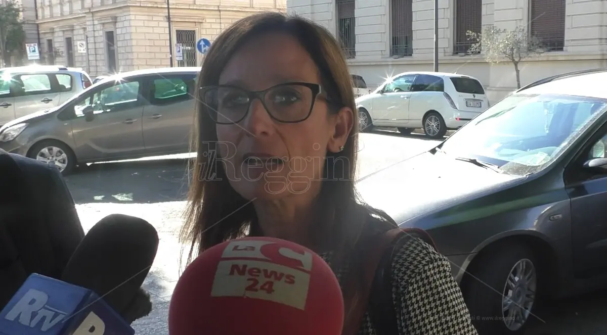Scuola a Reggio, svolta nel caso Catona. Genitori in prefettura: «C'è l'ok della Regione, ora le soluzioni» - VIDEO