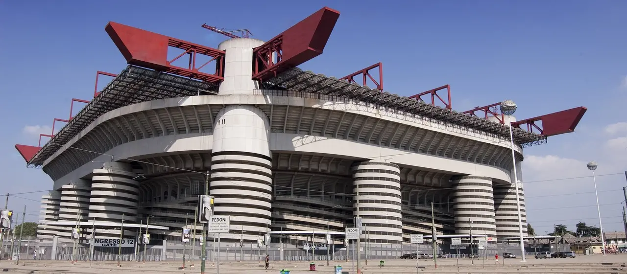 'Ndrangheta a San Siro, sotto accusa i vertici delle curve di Inter e Milan: oggi la prima udienza