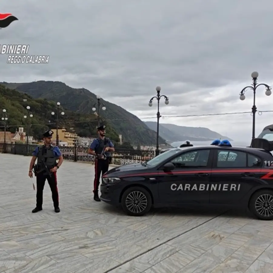 Bagnara, arrestati un uomo e una donna che spacciavano droga sulla spiaggia