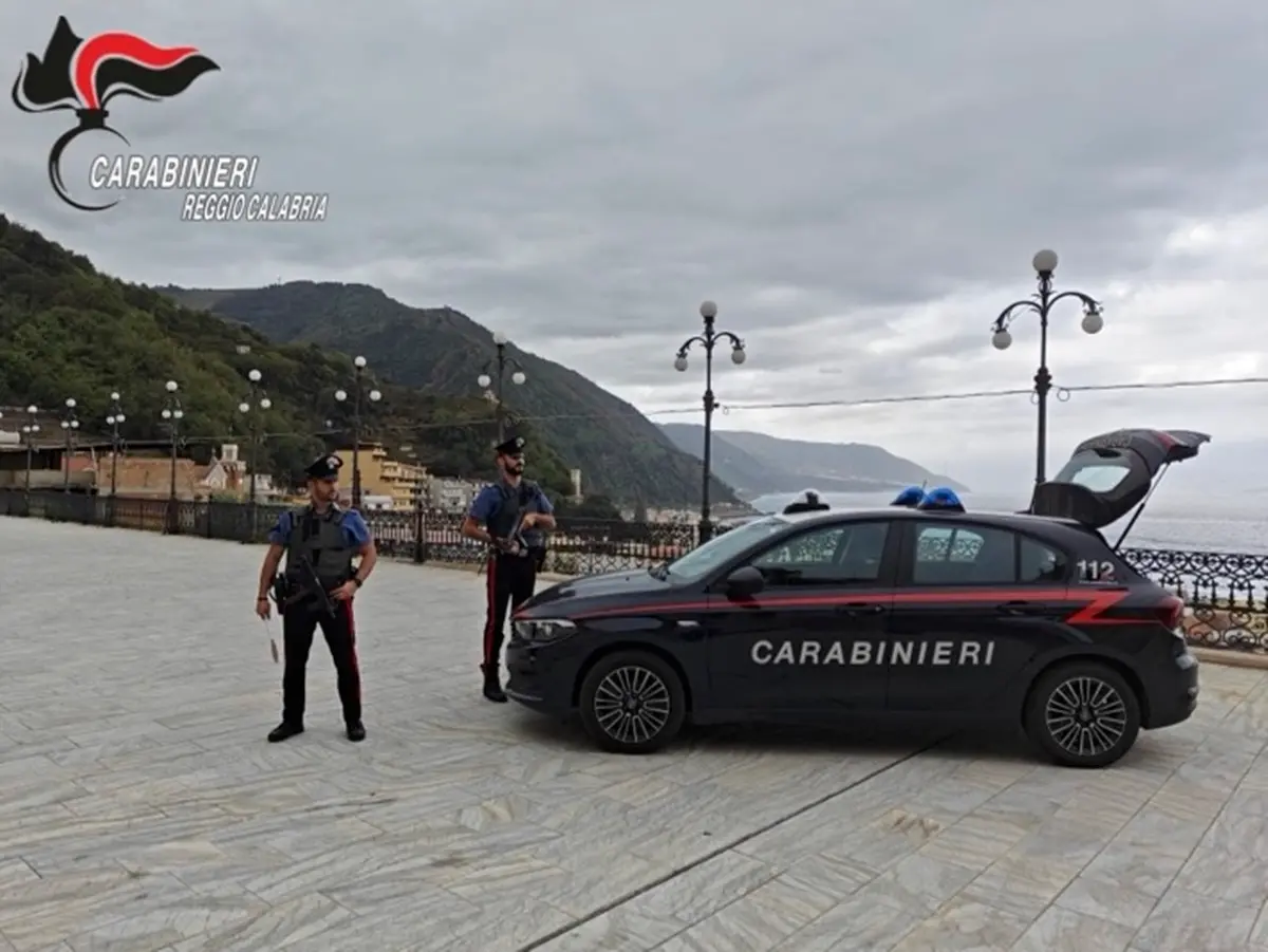 Bagnara, arrestati un uomo e una donna che spacciavano droga sulla spiaggia