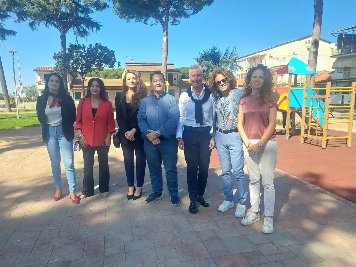 Taurianova, piazza Aldo Moro con parco giochi consegnata alla comunità