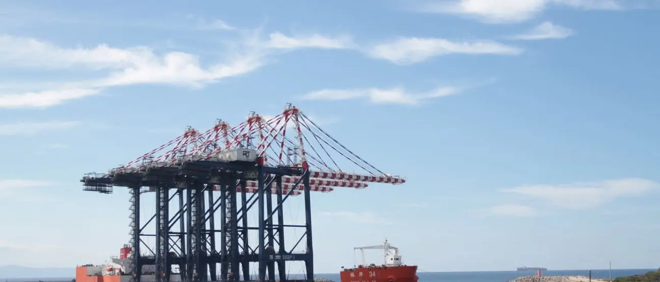 Gioia Tauro, arrivate in porto quattro nuove gru di banchina