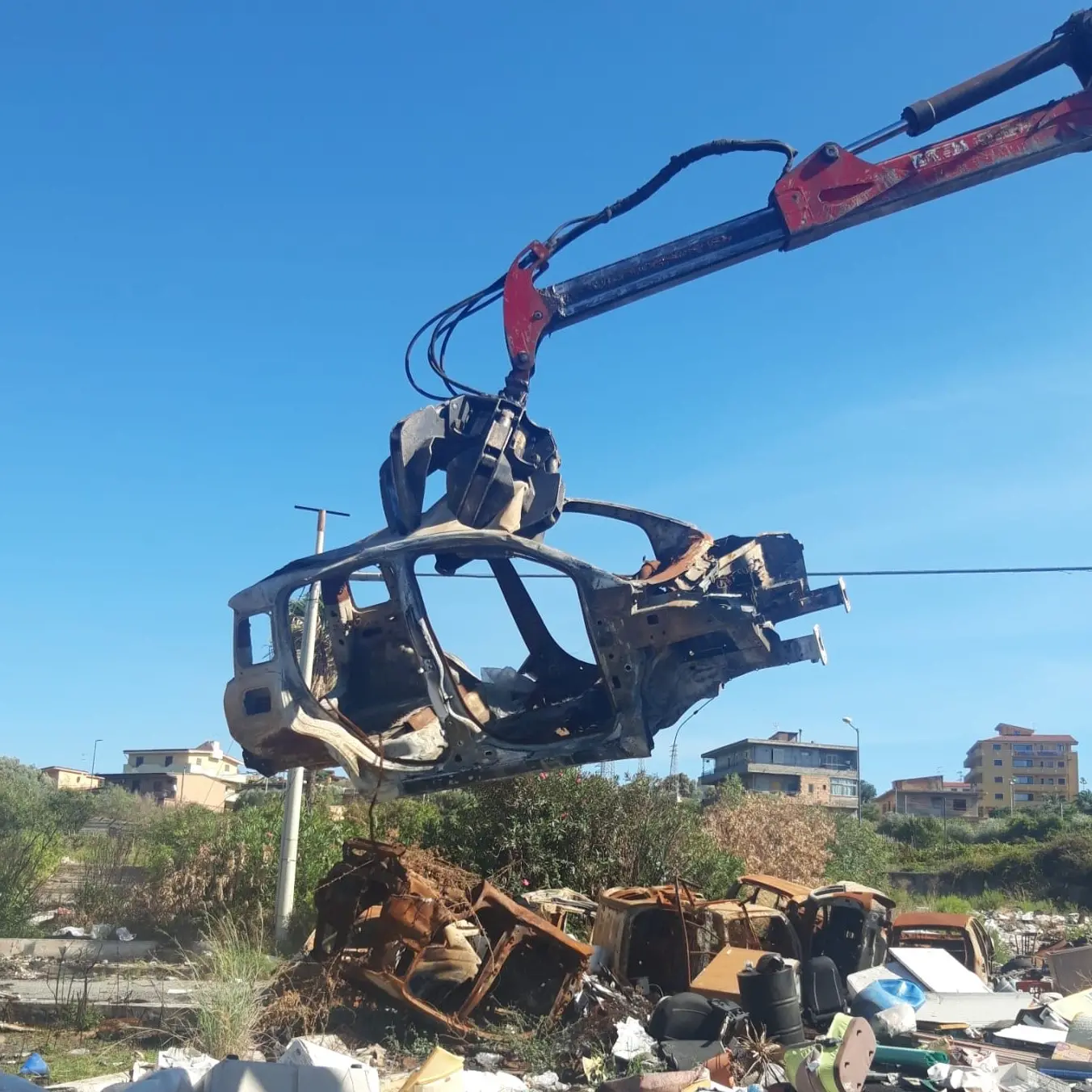 Il Presidente Marra dopo lo sgombero delle carcasse di auto ad Arghillà: «Eliminando il degrado può nascere una nuova speranza»