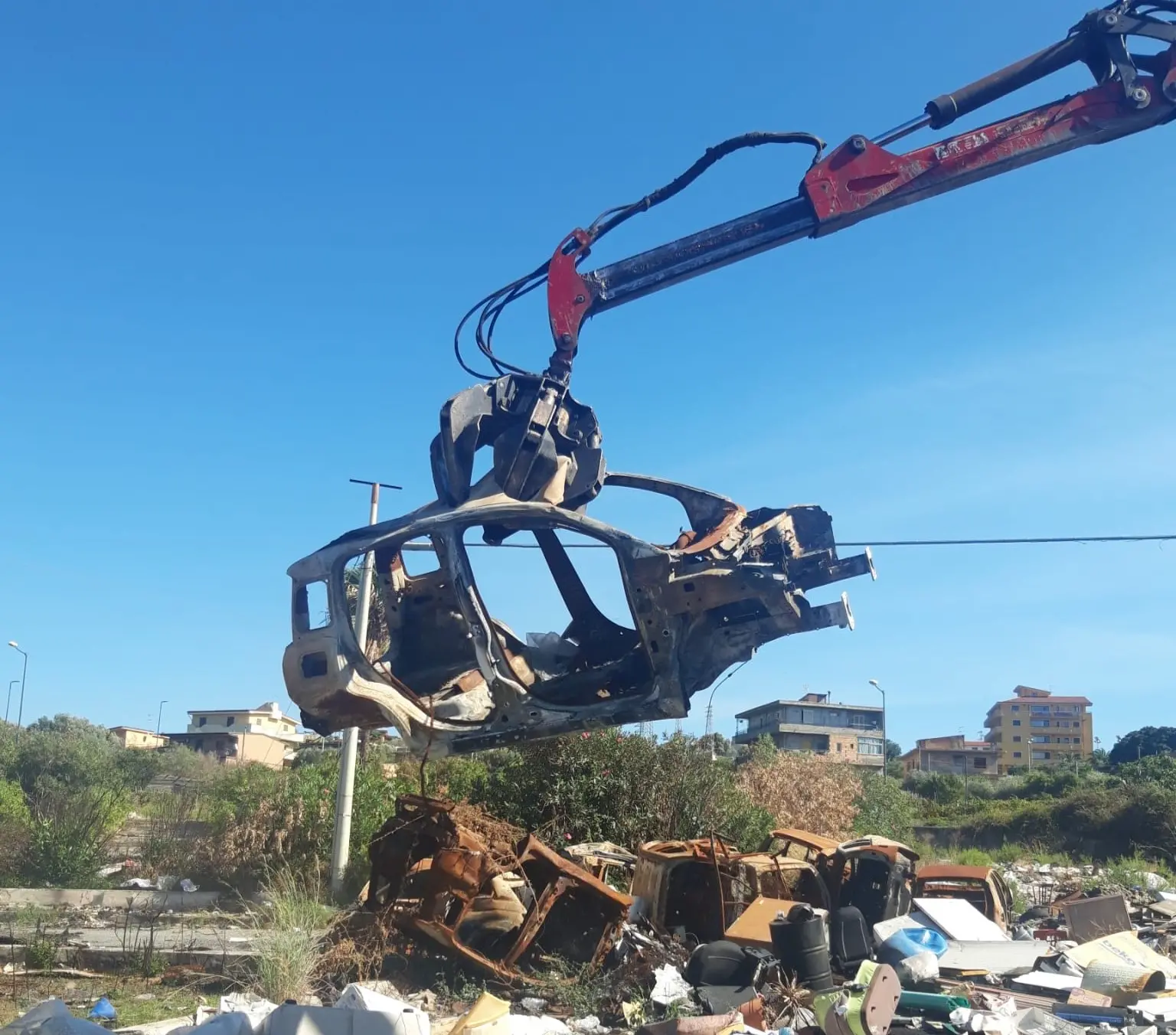 Il Presidente Marra dopo lo sgombero delle carcasse di auto ad Arghillà: «Eliminando il degrado può nascere una nuova speranza»