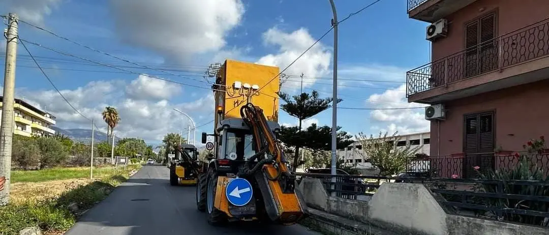 Iniziati i lavori di pulizia e sfalcio sulla SP 100 a Condofuri