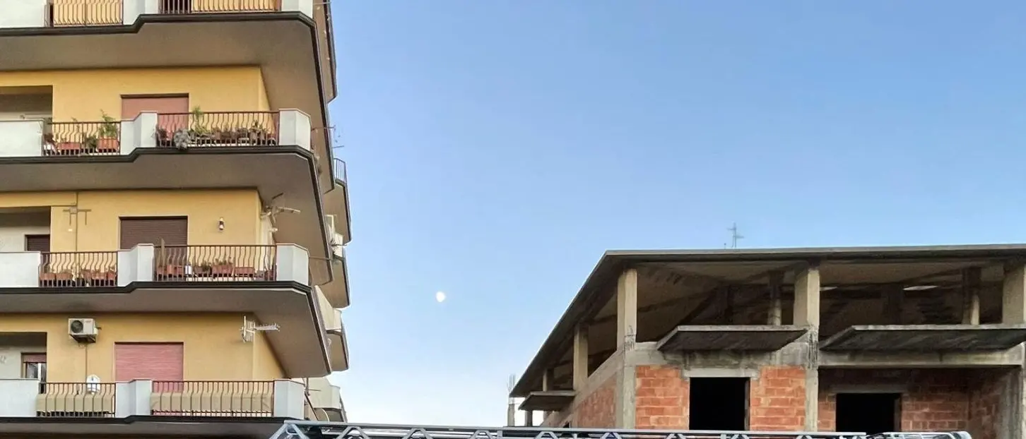 Incendio a Locri, anziana muore intrappolata nel suo appartamento