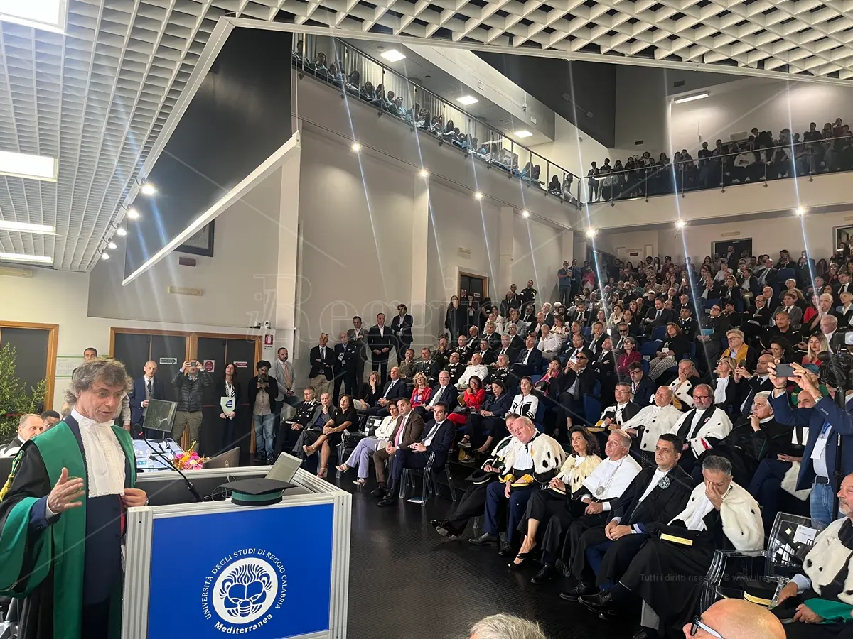 Reggio, Alberto Angela: «Il Mediterraneo, uno straordinario catalizzatore dello sviluppo umano in Europa» - VIDEO