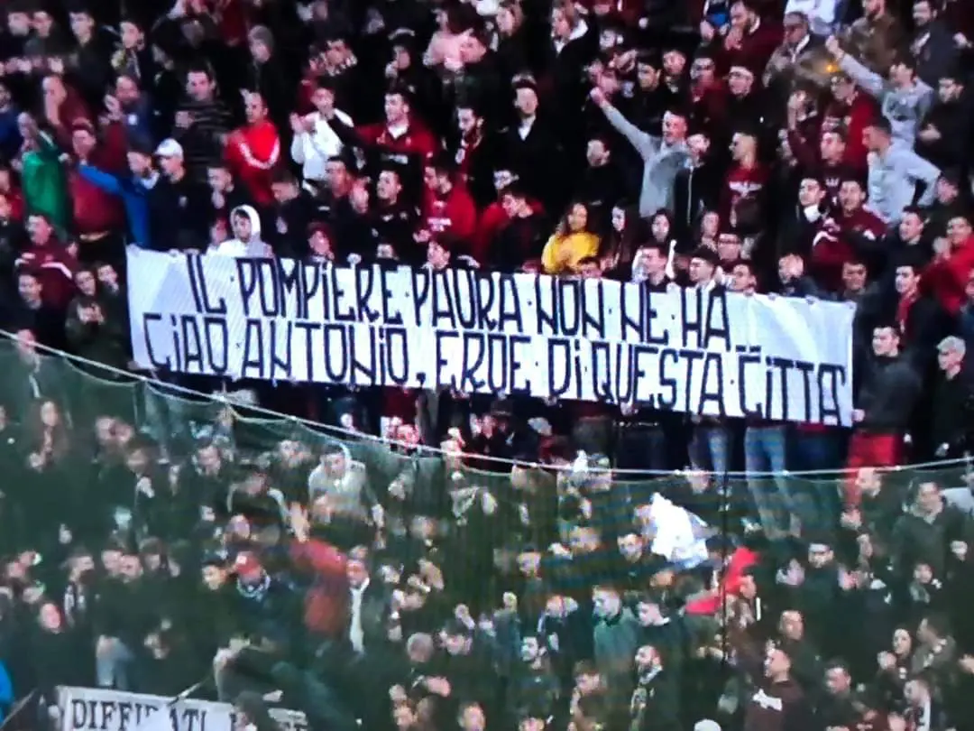 Anche la curva Sud del \"Granillo\" saluta Nino, l'eroe di questa città