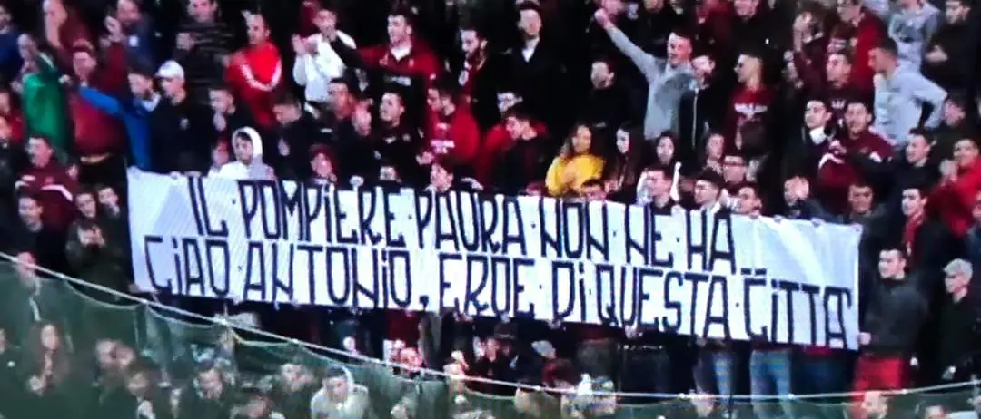 Anche la curva Sud del \"Granillo\" saluta Nino, l'eroe di questa città