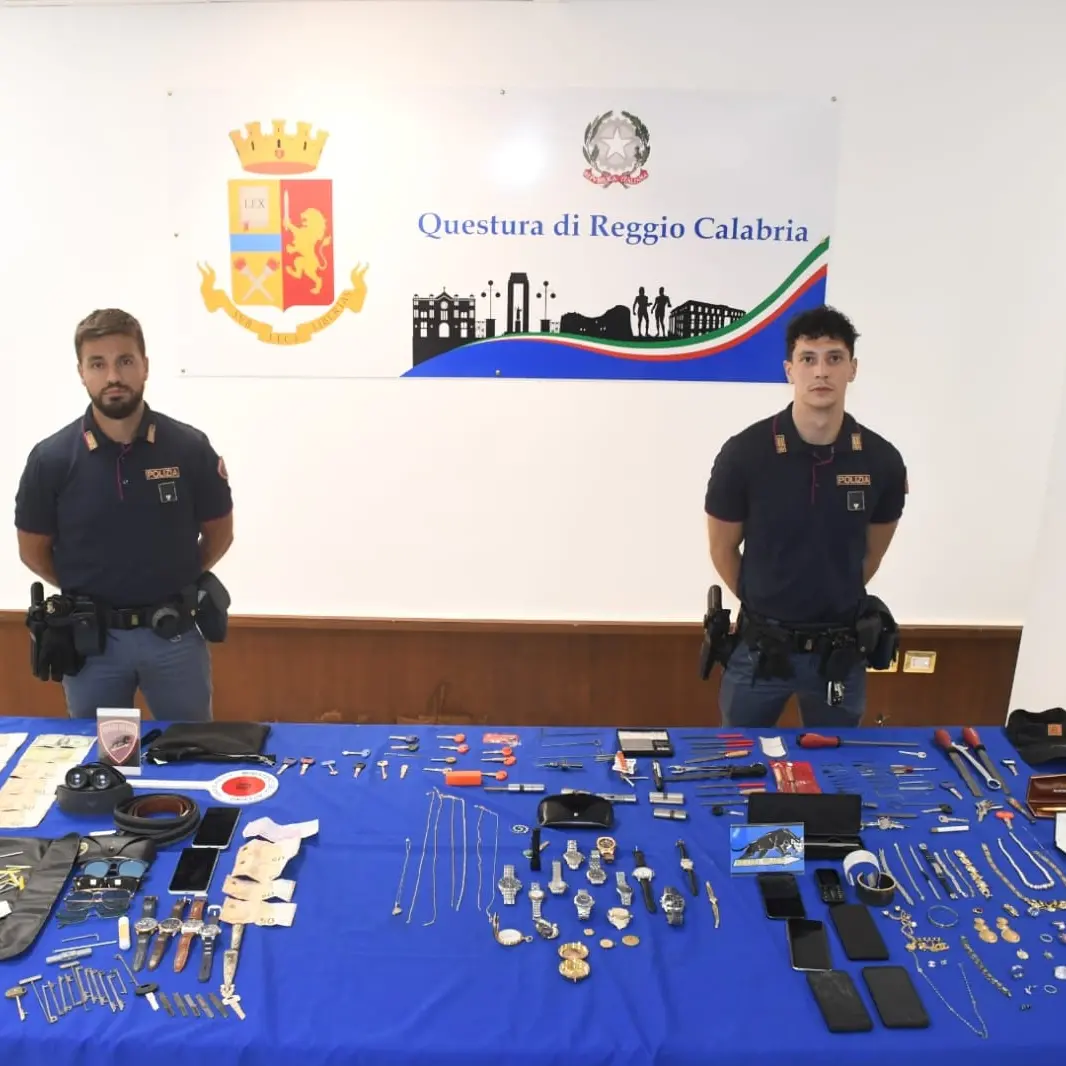 Reggio, fermati dalla Polizia gli autori di una rapina e numerosi furti nella zona sud della città