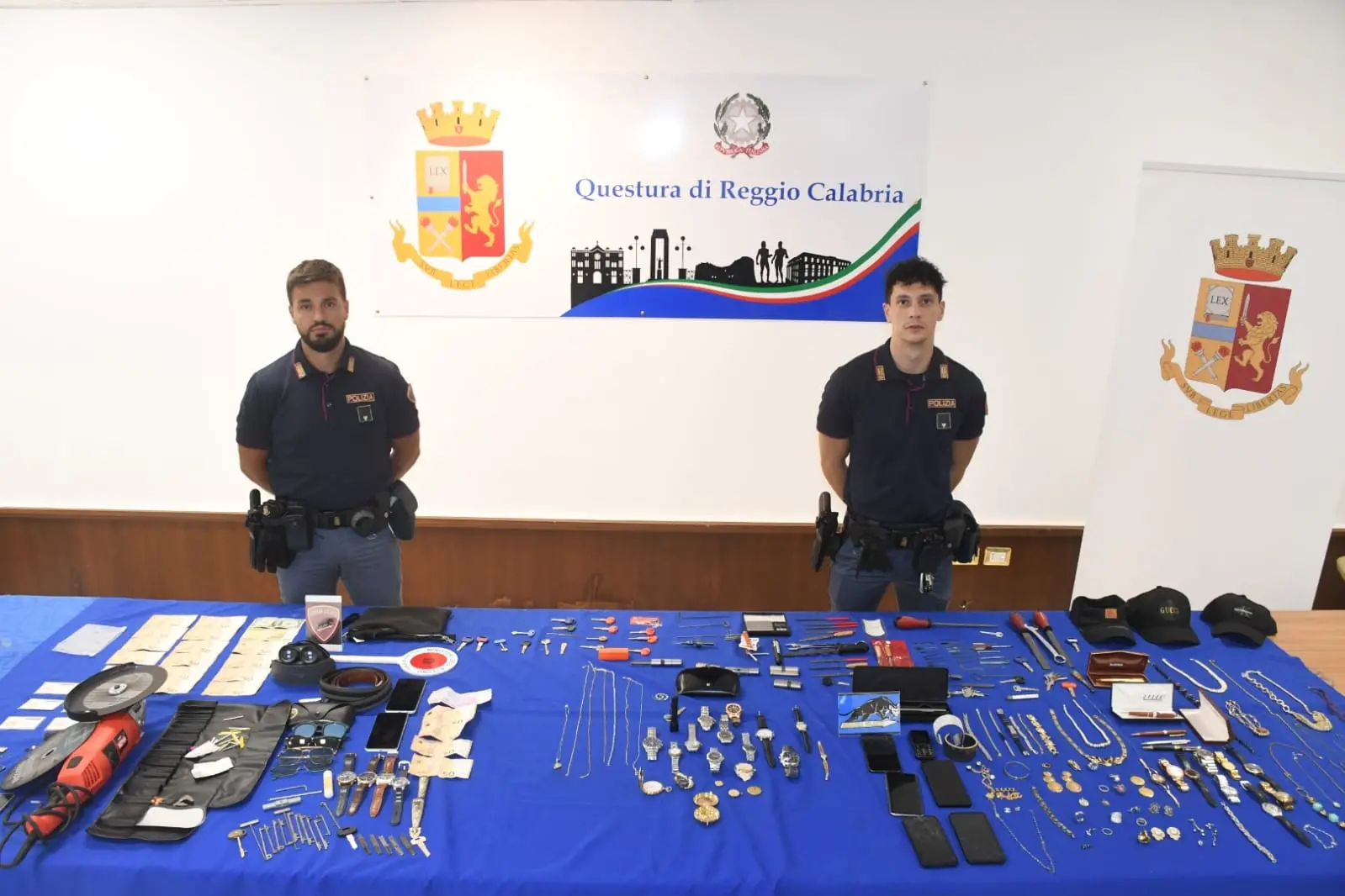 Reggio, fermati dalla Polizia gli autori di una rapina e numerosi furti nella zona sud della città