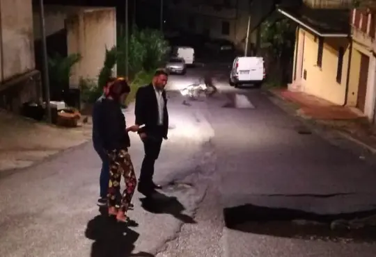 Gioia Tauro, dopo il maltempo cede la strada: chiusa via Monti