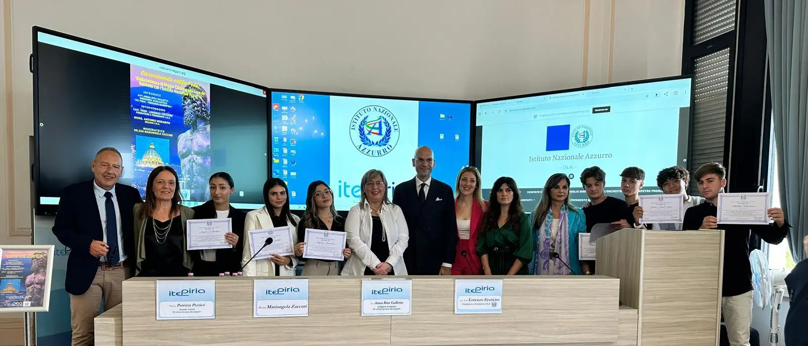 Cerimonia di consegna degli attestati ai ragazzi del Piria dopo un'importante esperienza