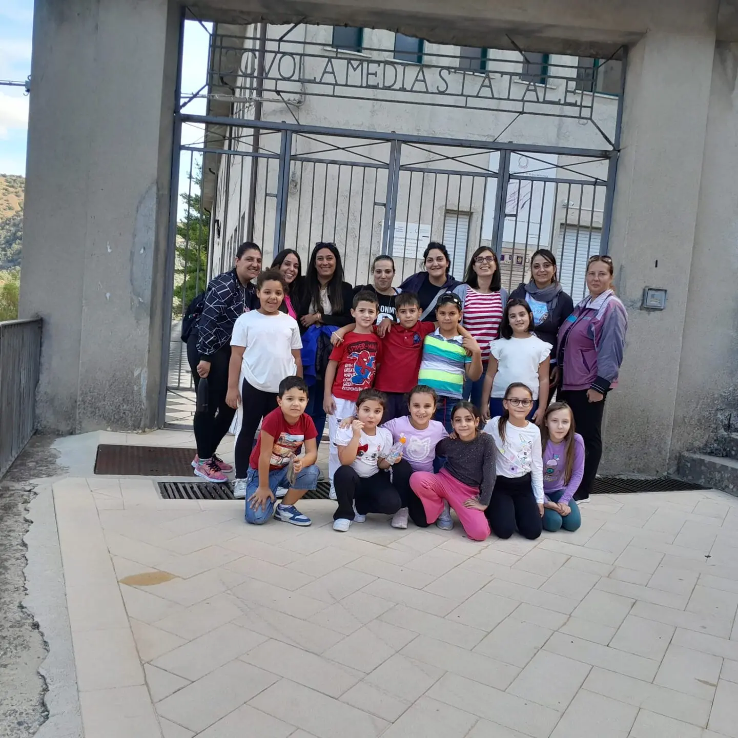 Bivongi, mancano gli insegnanti e si ripiega con le pluriclassi alle elementari: le mamme contrarie si mobilitano