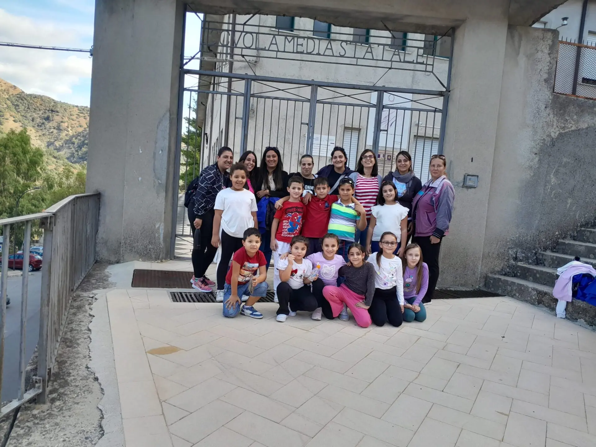 Bivongi, mancano gli insegnanti e si ripiega con le pluriclassi alle elementari: le mamme contrarie si mobilitano