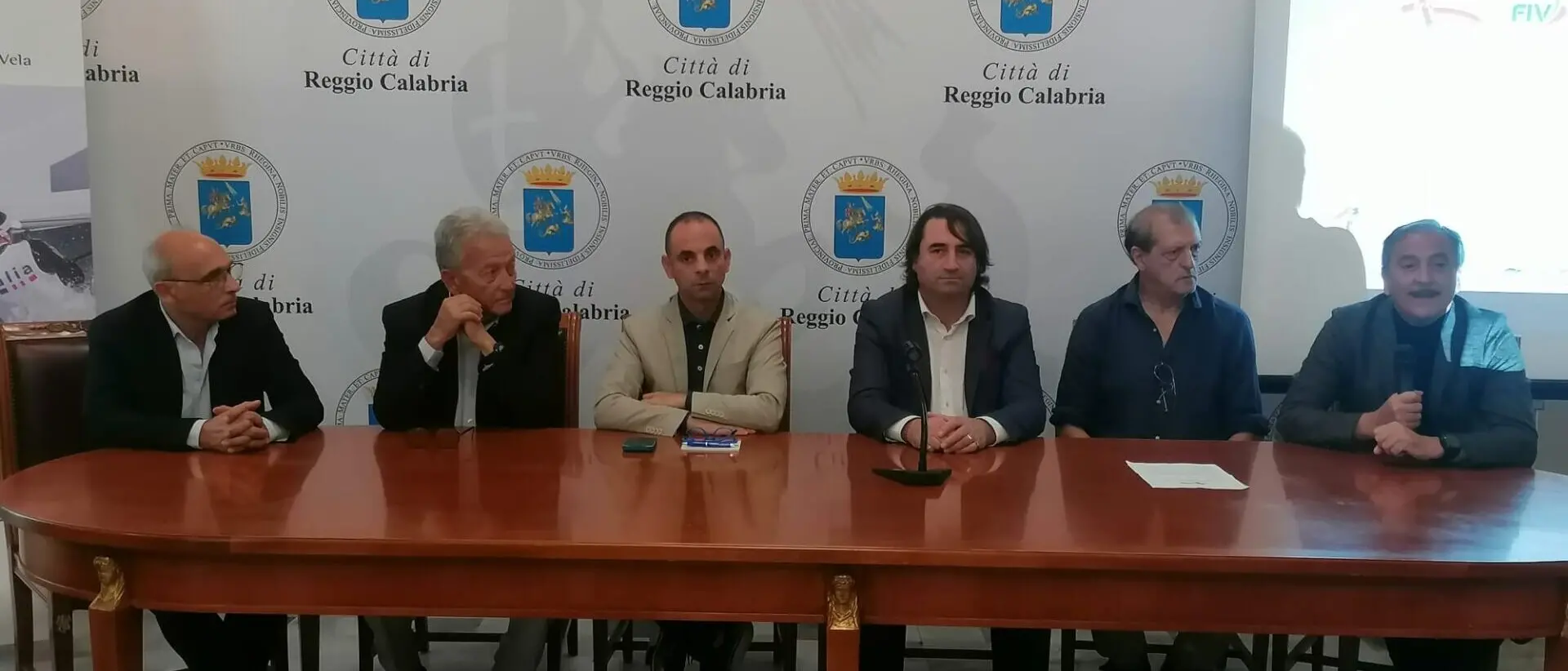 Reggio, approda sul Lungomare il campionato italiano Wingfoil freeride