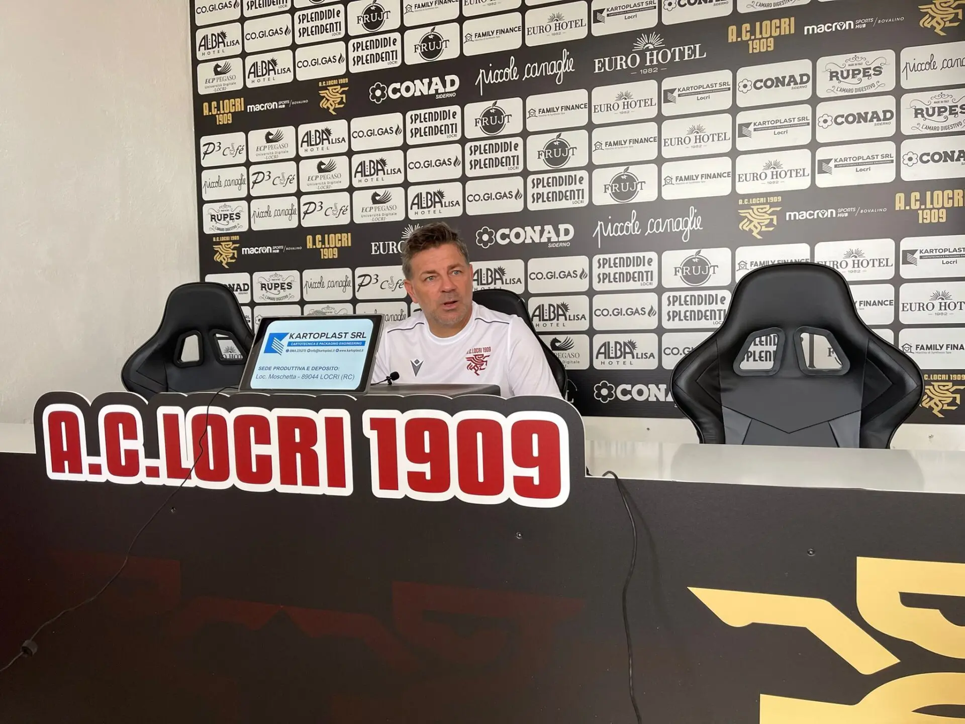 Locri, in bilico la posizione di Cozza?