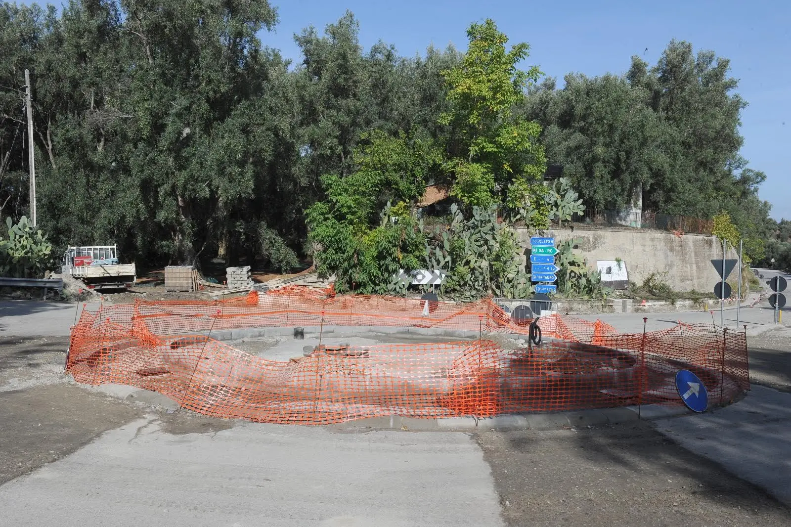 Santa Cristina, procedono i lavori alla rotonda di Lubrichi