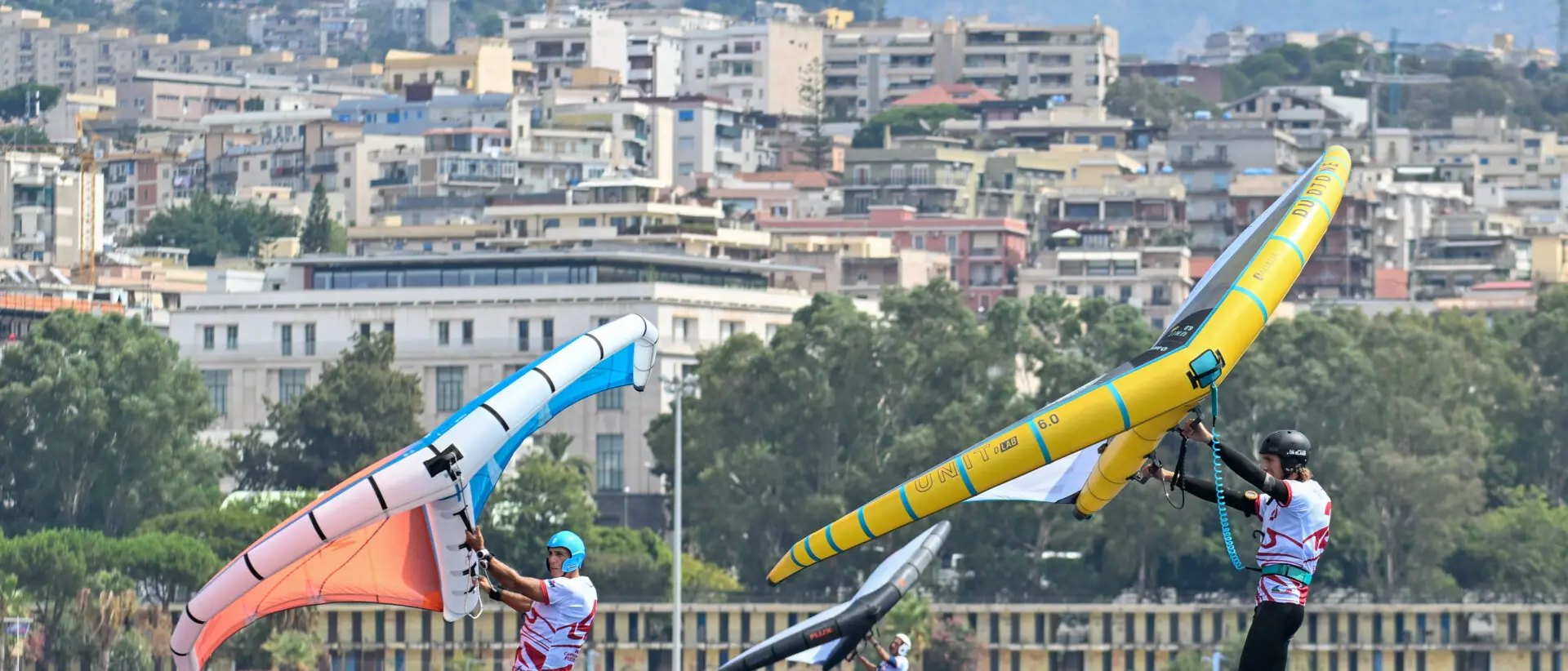 Inizio del Campionato Italiano di Wingfoil Freeride: prime emozioni e momenti all’insegna dell’inclusione a Reggio Calabria