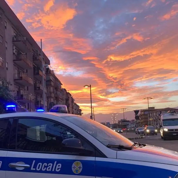 Novantunenne accusa malore alla guida sul lungomare Falcomatà: ricoverato al Gom