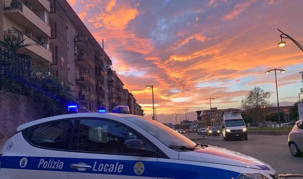 Novantunenne accusa malore alla guida sul lungomare Falcomatà: ricoverato al Gom