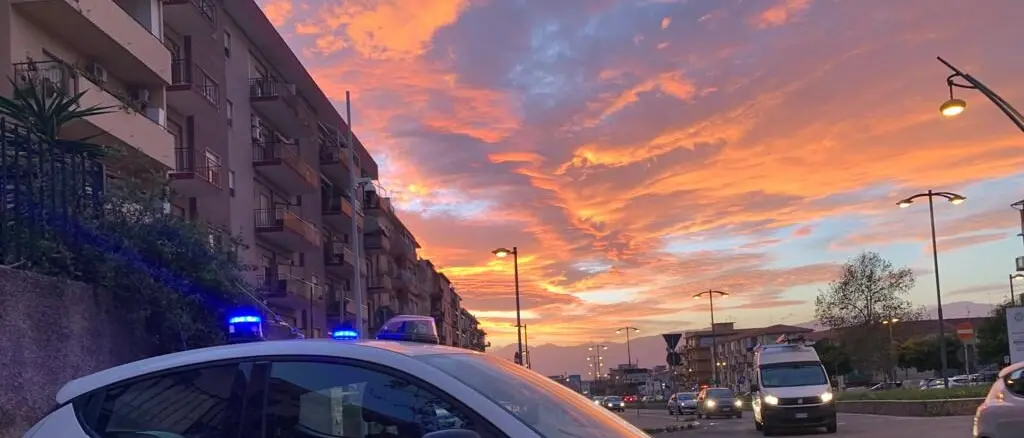 Novantunenne accusa malore alla guida sul lungomare Falcomatà: ricoverato al Gom