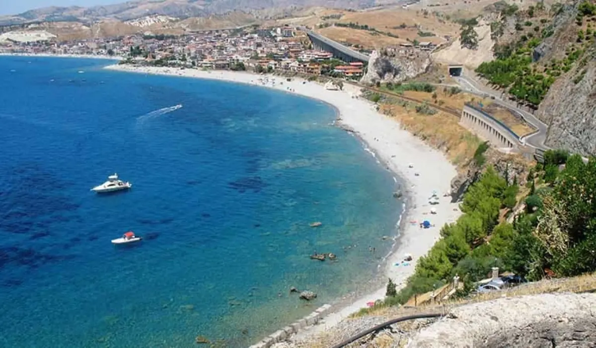 VAI E VIENI | Turismo nell'Area Grecanica: mare, borghi e sapori da (ri)scoprire senza spendere una fortuna