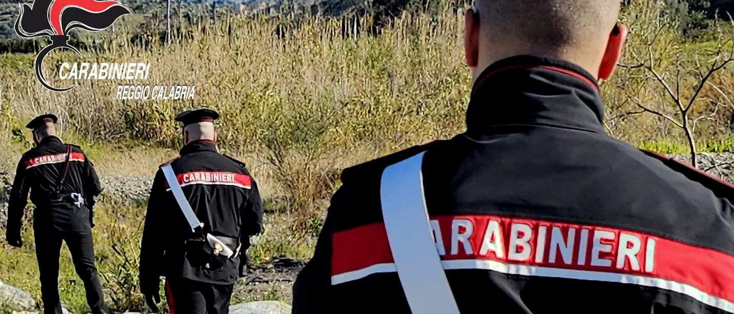 Piana di Gioia Tauro, Carabinieri sequestrano impianto autodemolizione per gravi violazioni ambientali e penali