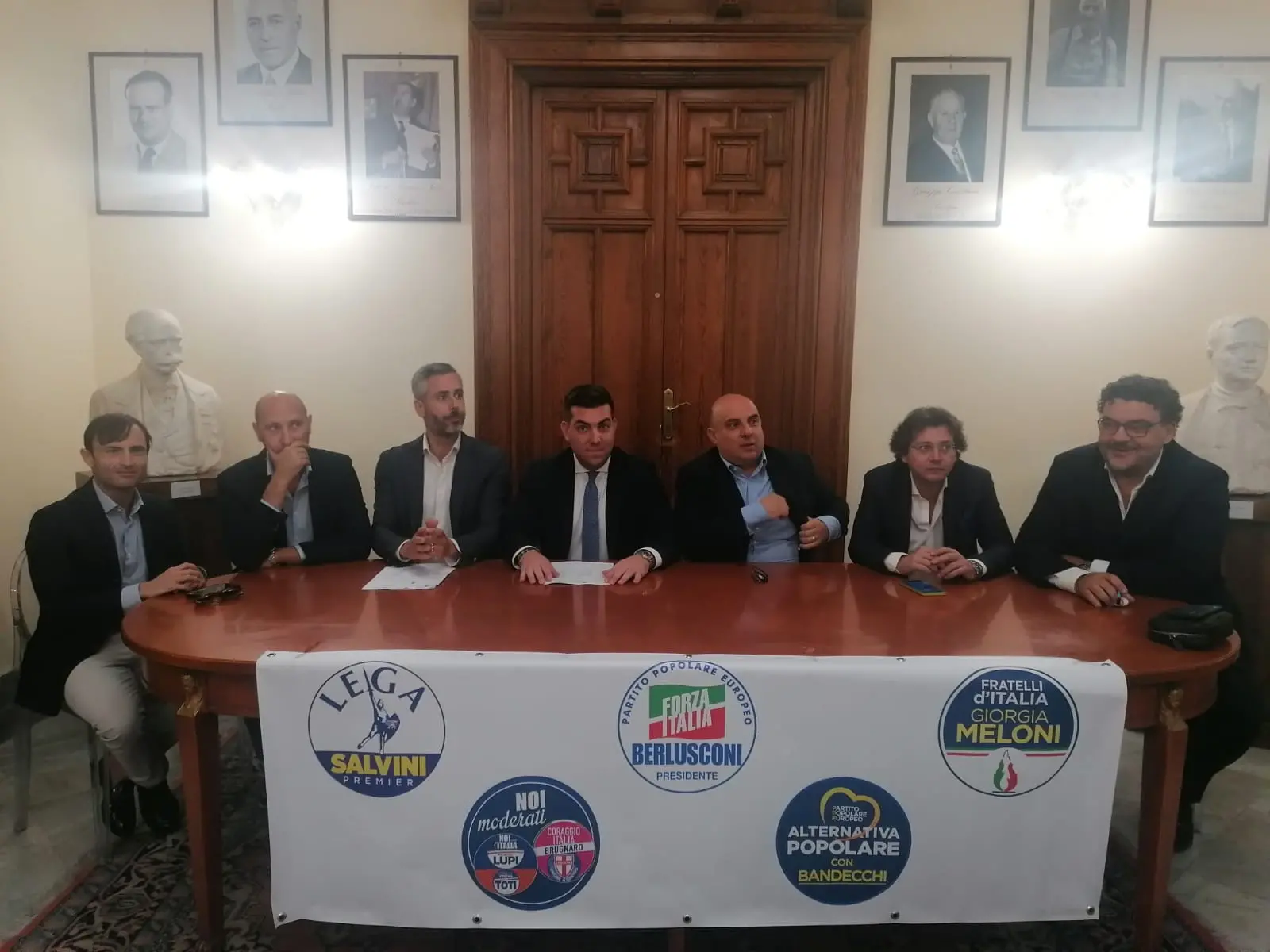 Festività Natalizie, il centrodestra: «Trasparenza elusa, fondi frammentati e spese esorbitanti»