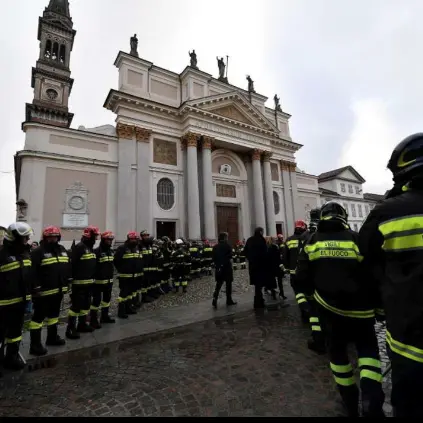 Nel duomo di Alessandria i funerali di Stato dei 3 vigili del fuoco