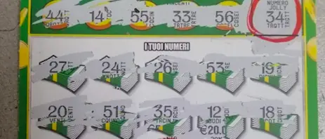 Cede il \"gratta e vinci\" a una donna e lei vince subito 10mila euro