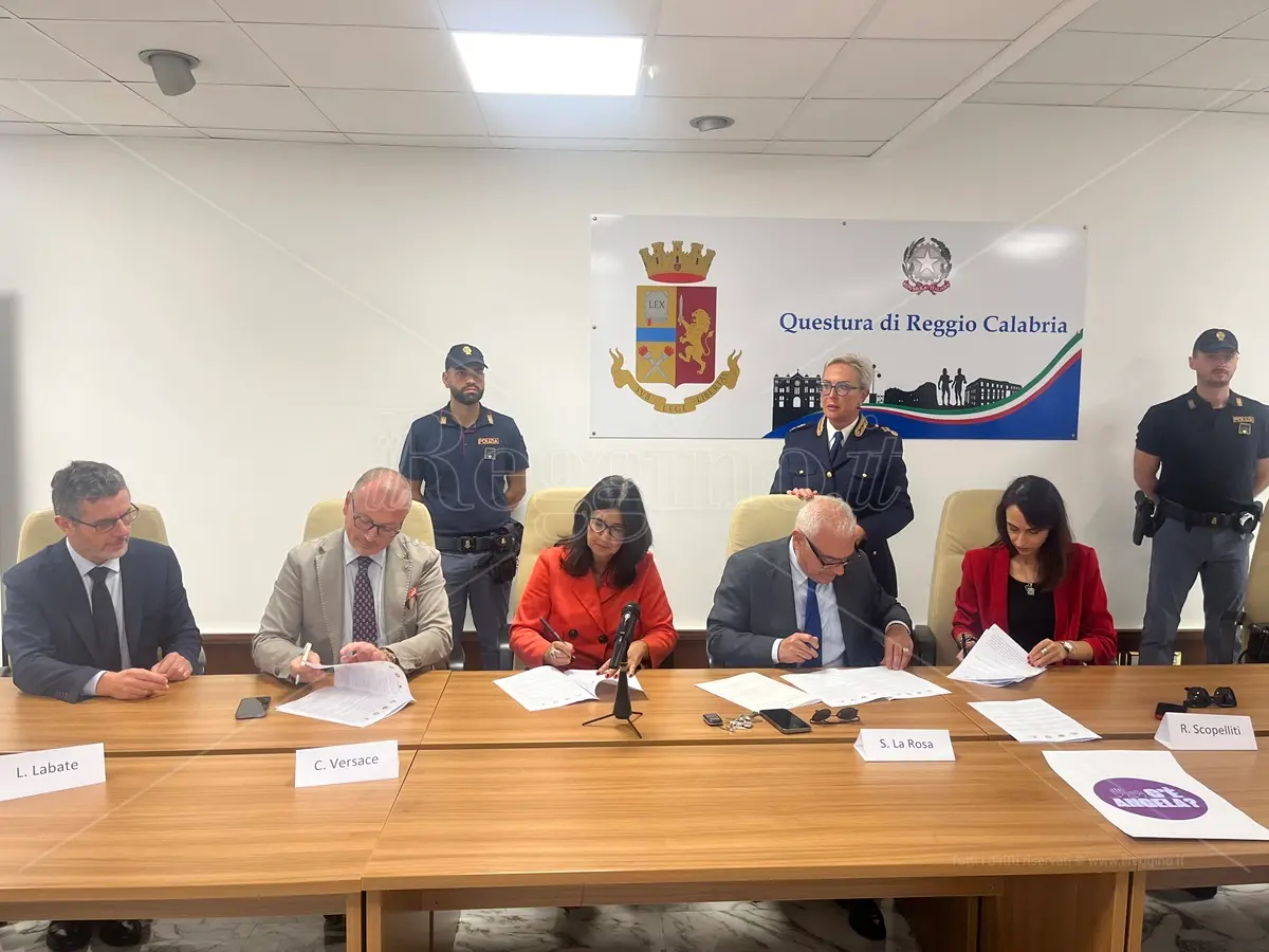 I commercianti di Reggio al fianco delle donne vittime di violenza: presentato il progetto \"C'è Angela?\" - VIDEO