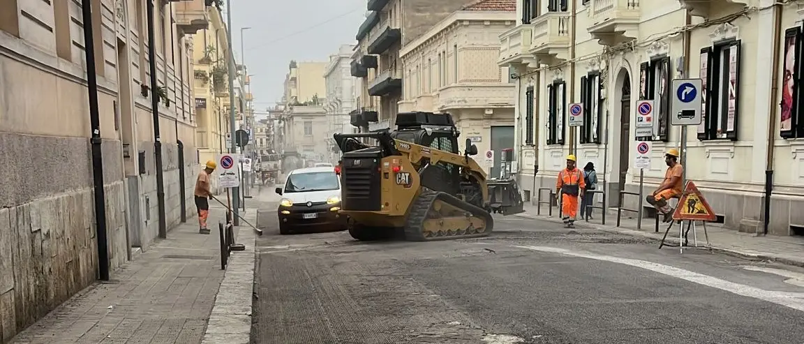 Procede il piano di rigenerazione delle arterie stradali a Reggio - FOTO