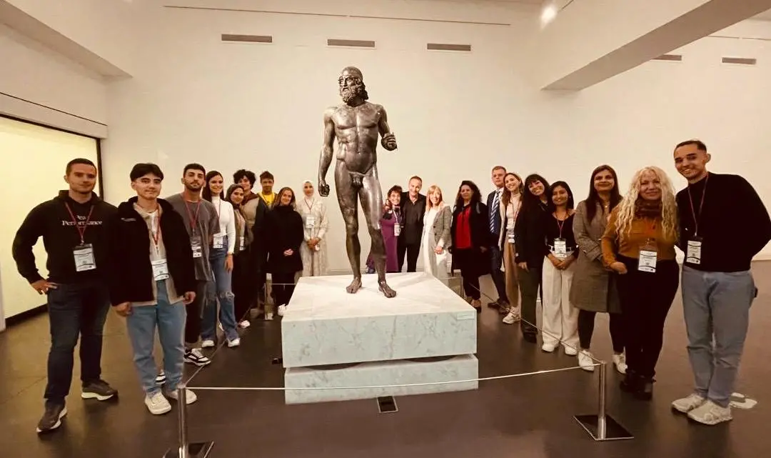 La Senatrice Minasi accoglie gli studenti della Summer Peace University