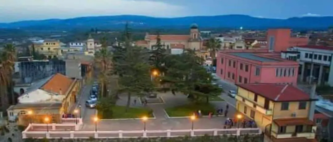 Rosarno, l’opposizione critica lo “scavalco d’eccedenza”: «Comune governato dai burocrati»