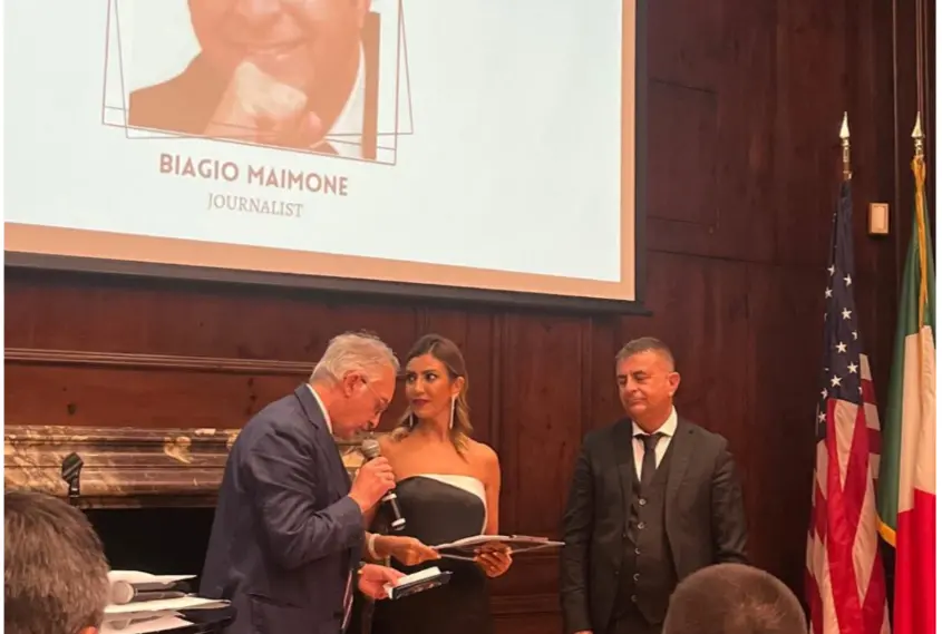 La Calabria trionfa a New York, il giornalista Maimone di Mammola riceve il Caruso Prize come comunicatore italiano del 2024