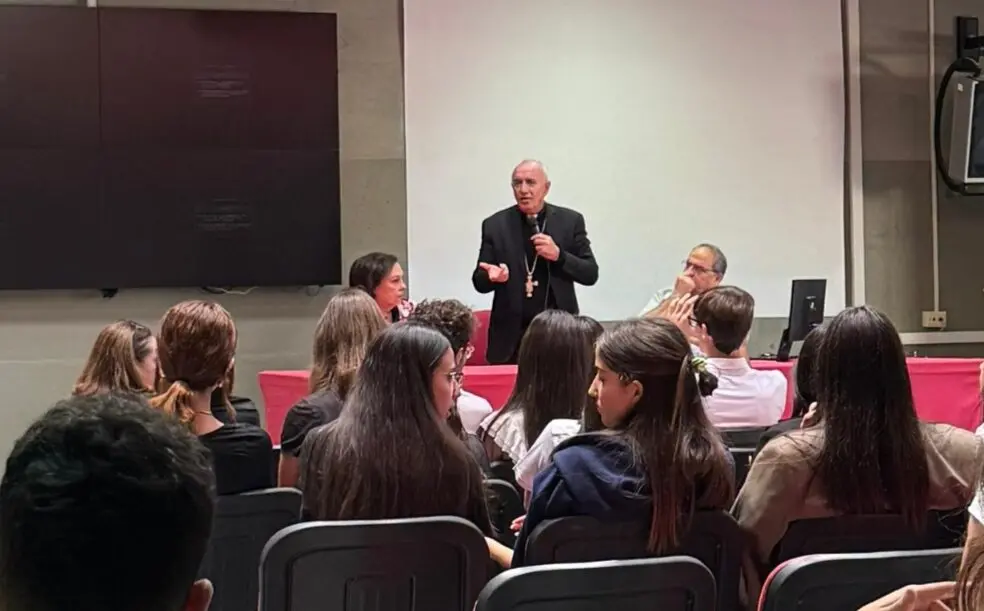I ragazzi del polo liceale di Locri a lezione con Monsignor Staglianò sul rapporto tra fede e ragione