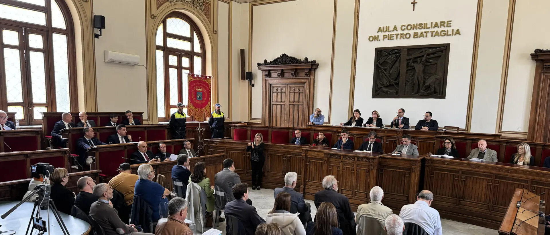 Reggio, la difesa del diritto alla salute si ferma in Consiglio: Approvato documento a maggioranza