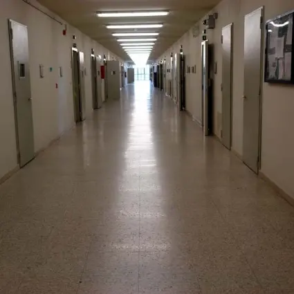 Carenze igienico strutturali e mancanza di personale al carcere