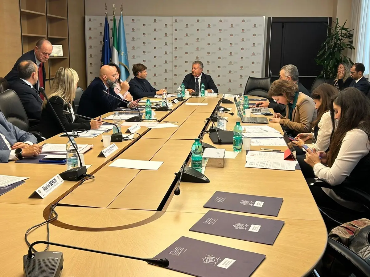 Reggio, la storia del sacrificio del paracadutista Giuseppe Iannì nel libro “Mio fratello coperto dal mare”