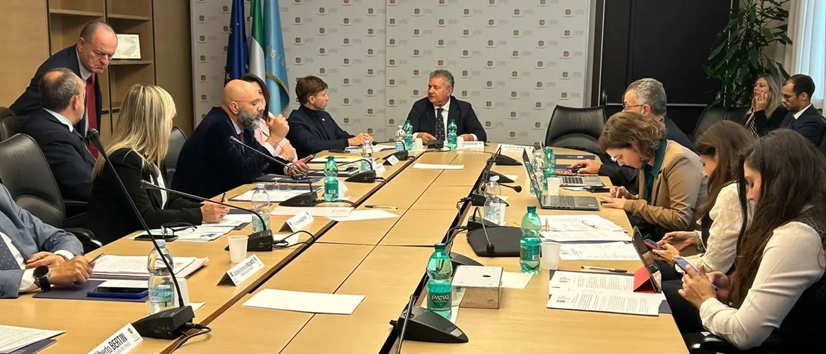 Reggio, la storia del sacrificio del paracadutista Giuseppe Iannì nel libro “Mio fratello coperto dal mare”