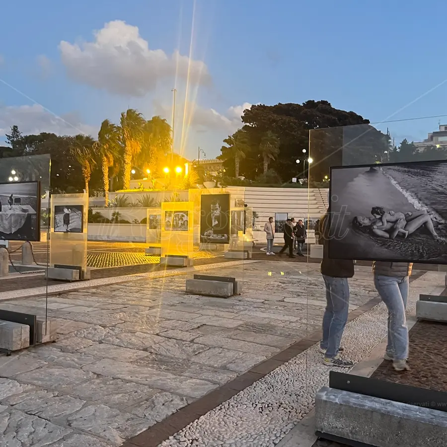 Un viaggio nell’universo di Letizia Battaglia: visita guidata alla mostra \"Senza Fine\" all’Arena dello Stretto