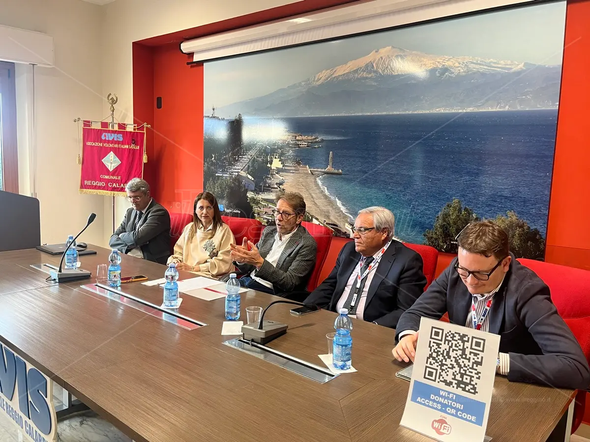 Briola per i 70 anni di Avis a Reggio lancia la sfida: «Autosufficienza e flessibilità dei centri raccolta» - VIDEO