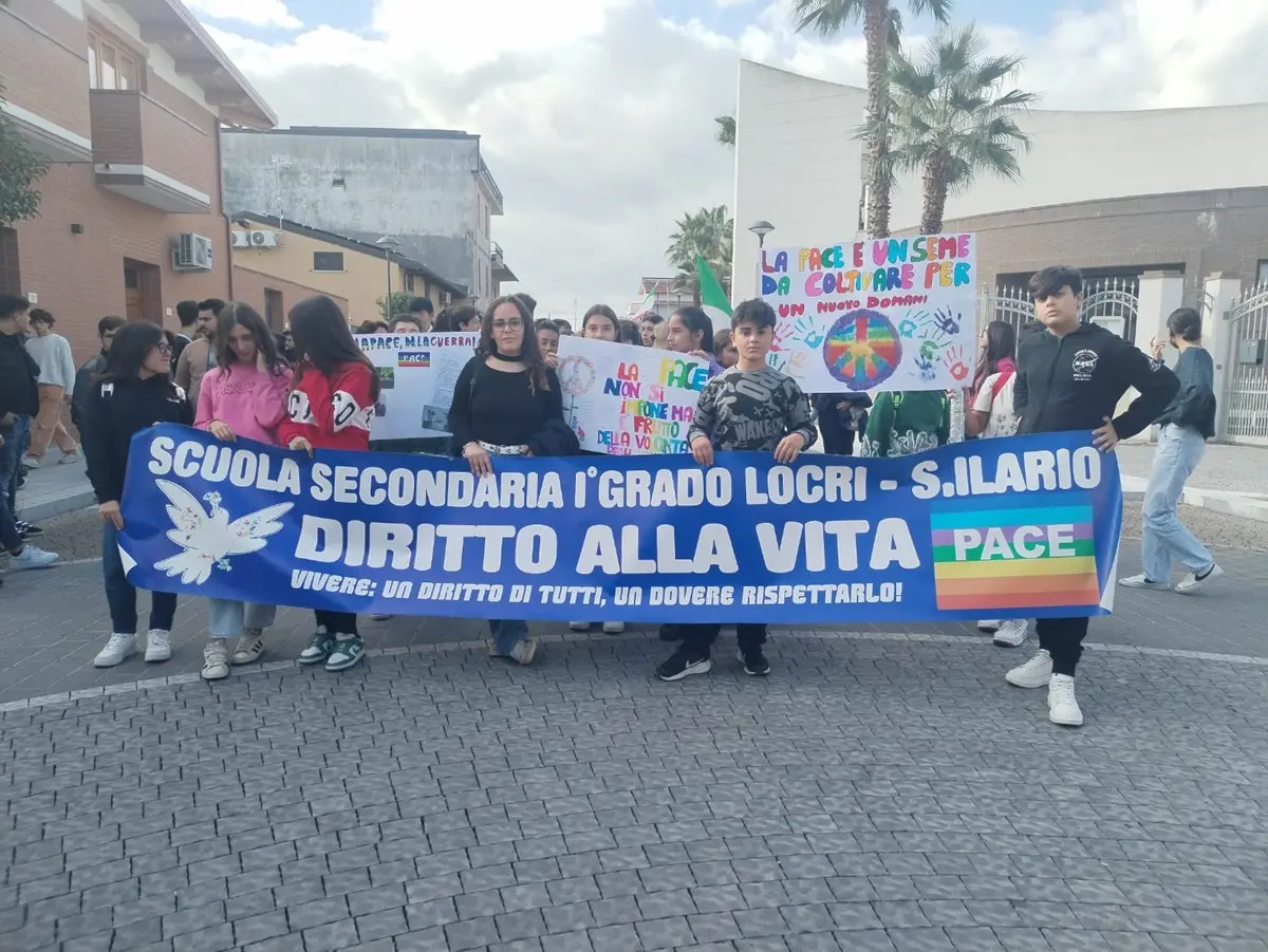 Locri, il polo liceale Zaleuco – Oliveti – Panetta – Zanotti aderisce alla terza Marcia mondiale per la Pace e la Non violenza
