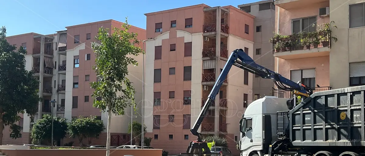 Reggio, il Comune contrasta il degrado e ridisegna il Rione Marconi ma i cittadini chiedono più sicurezza