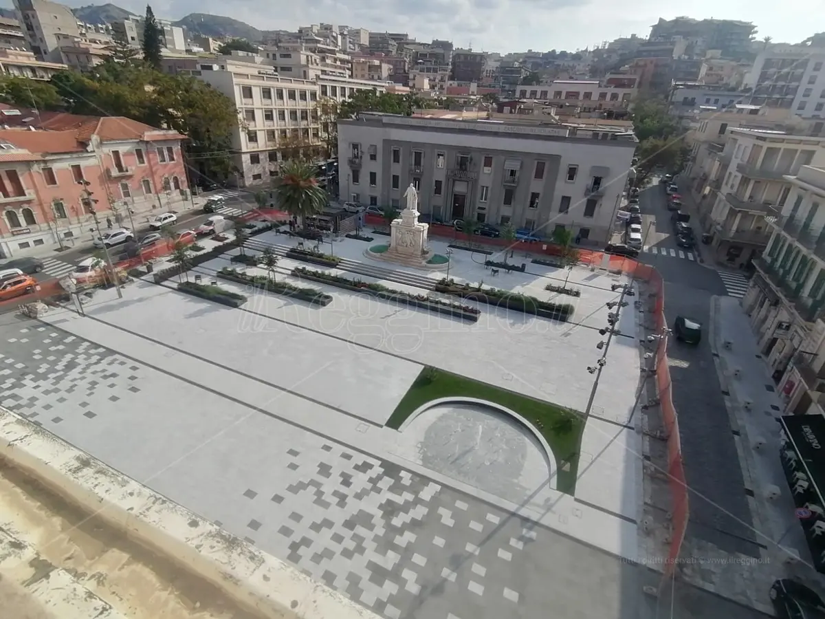 Reggio, Democratici e Progressisti: «Piazza De Nava riflette l’immagine di una città in movimento»