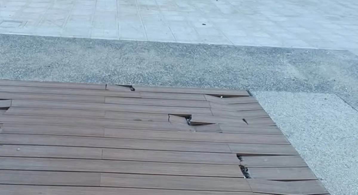 Reggio, la denuncia del collettivo La Strada: «Piazzetta del Soccorso già ammalorata»