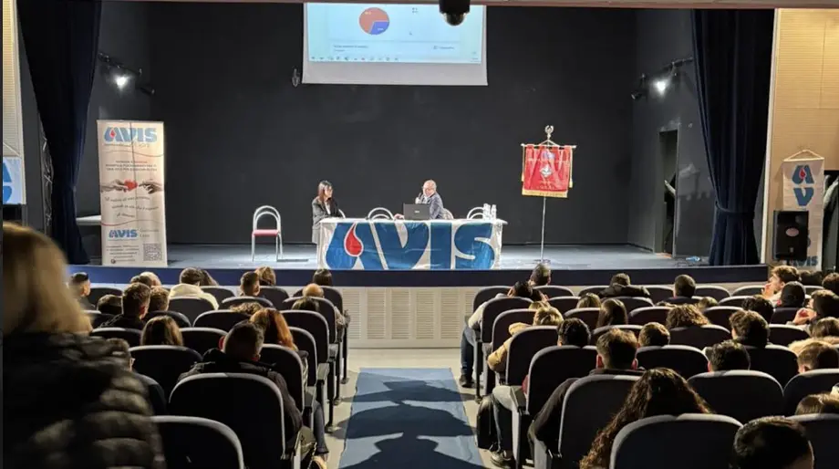 Avis a Locri per sensibilizzare sull'importanza del dono