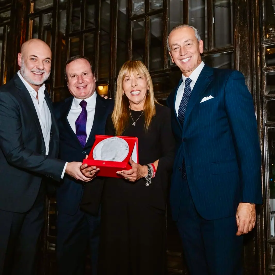 Premio Mede@ alla senatrice Tilde Minasi: un riconoscimento per l’impegno contro la violenza di genere