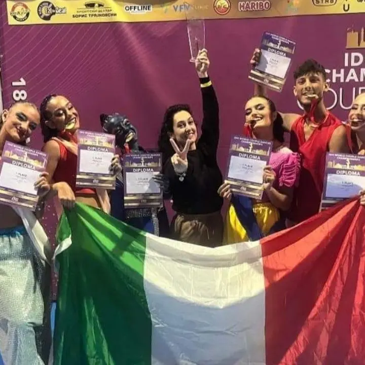 Gioia Tauro in festa per il campionato del mondo conquistato dalla scuola di danza Armada Nueva